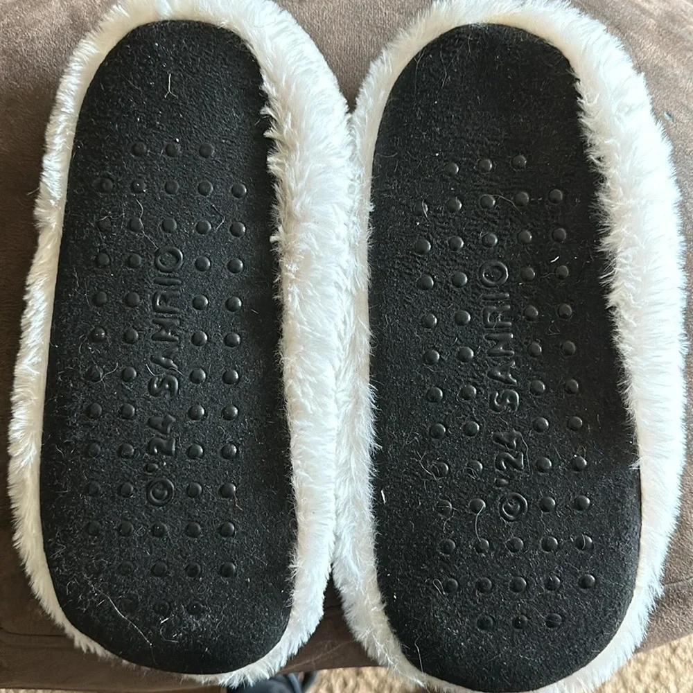 Hello Kitty Slippers- Large - Picture 2 of 2